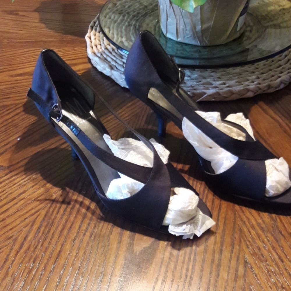 Black strappy heals